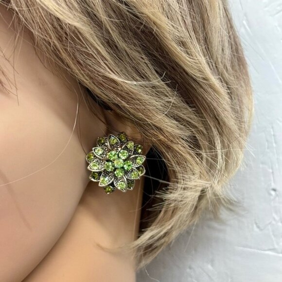 Lot of vintage sparkling statement clip on earrings - Picture 4 of 16